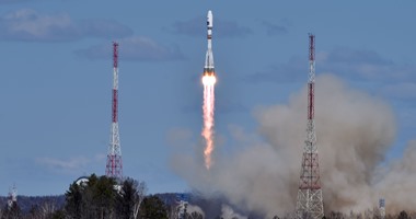 بالصور.. روسيا تطلق صاروخاً فضائياً بعد تأجيله بسبب مشكلة فنية
