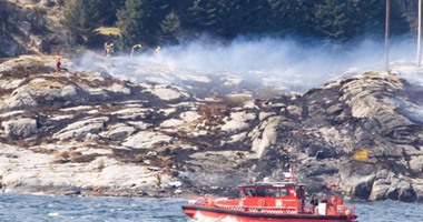 بالصور.. مقتل 13 شخصا فى تحطم هليكوبتر قبالة سواحل النرويج