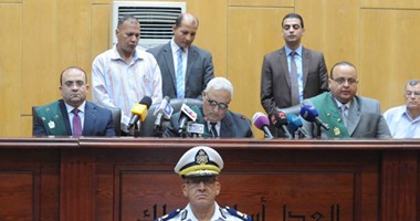 وصول المتهمين بقضية "اقتحام سجن بورسعيد" لحضور جلسة النطق بالحكم