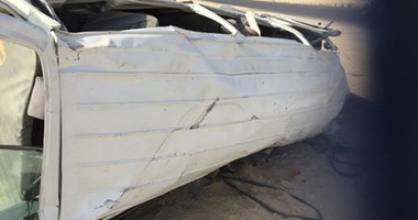 إصابة 9 أشخاص بحادث انقلاب سيارة على الطريق الصحراوى بالمنيا