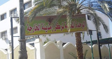 رئاسة مركز الخارجة تصدر قرارات بغلق 6 محلات تجارية مخالفة وغير مطابقة 