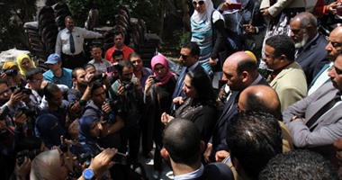 بالصور..  وقفة للمحامين للتضامن مع المحامية عزة العشرى
