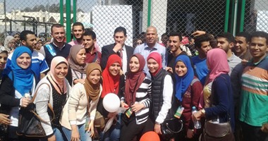 بالفيديو والصور وائل جمعة يحضر افتتاح ملعب فى صيدلة عين شمس