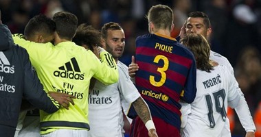 بيكيه يُهنئ لاعبى ريال مدريد بالفوز على برشلونة!