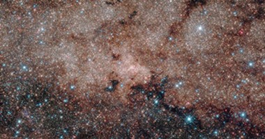 تلسكوب هابل يلتقط صورا مذهلة لمجموعة من النجوم فى "درب التبانة"