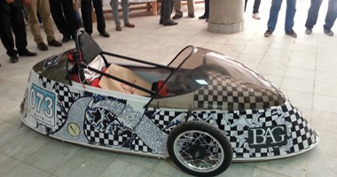 بالصور.. طلاب "هندسة المطرية" يبتكرون سيارة تسير بالكهرباء والوقود