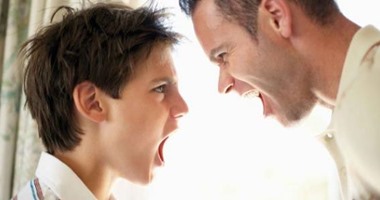 لو ابنك بدأ يعلى صوته عليكى .. 6 نصائح للتعامل مع الأزمة