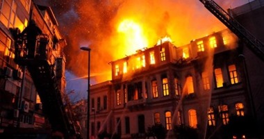 السيطرة على حريق ضخم بمبنى سكنى أعقبه انفجار وسط باريس