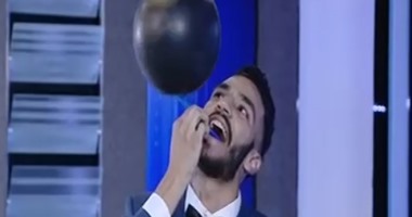 بالفيديو.. لاعب مصرى يظهر مواهبه فى كرة القدم بـ"نهار جديد"