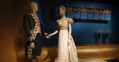 بالصور 3 قرون من الأزياء فى معرض بباريس .. موضة زمان كما لم ترها من قبل
