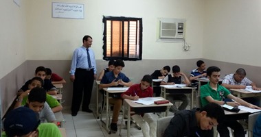 طلاب الإعدادية بالغربية يؤدون امتحان اللغة العربية اليوم