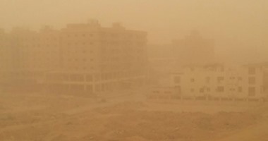 عواصف رملية وأمطار رعدية تضرب السعودية