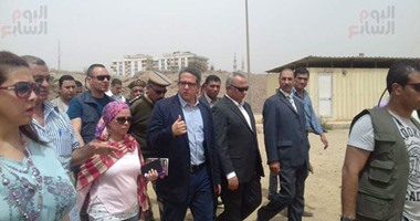 وزير الآثار ورئيس جامعة عين شمس يتفقدان حفائر عرب الحصن بالمطرية الإثنين