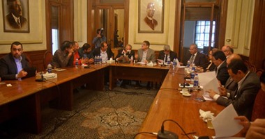 توافد أعضاء الهيئة العليا لـ"الوفد" على مقر الحزب لمناقشة ملف المحليات