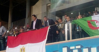 بالفيديو.. وزير الشباب والرياضة يحضر مباراة الزمالك وبجاية الجزائرى