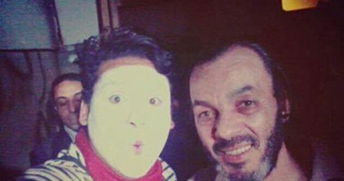 بالصور.. علاء مرسى يبدأ نشاط فرقة الموهوبين على مسرح "رومانس" بوسط البلد