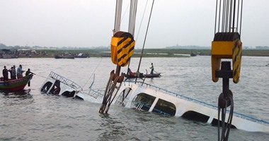 مصرع 7 أشخاص فى غرق عبارة وسط بنجلادش