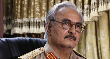 خليفة حفتر يصدر قرارا بتشكيل لجنة تحكم مداخل ومخارج مدينة بنغازى