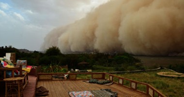 العاصفة الرملية تعطل حركة النقل الجوى فى دبى