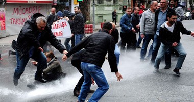 بالفيديو والصور.. متظاهرون أتراك يقتحمون ميدان تقسيم وسط إسطنبول.. والشرطة تعتقل العشرات