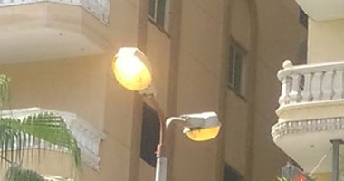 قارئ "اليوم السابع" يرسل صورا لأعمدة إنارة مضاءة نهارا بفيصل