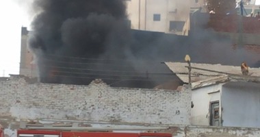 حريق بمصنع غزل فى كفر الشيخ.. وسيارات الإطفاء تحاول السيطرة على النيران