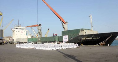 بالصور.. سفينة مساعدات إيرانية تتجه إلى اليمن