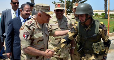 بالصور.. وزيرا الدفاع والداخلية يتفقدان عناصر القوات المسلحة والشرطة بسيناء
