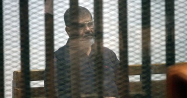 محام يرسل إنذارا لـ"السجون" مرفق به 6 بدل حمراء لـ"مرسى" وقيادات الإخوان