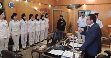 مدير أمن المطار يلتقى شرطيات عاملات بميناء القاهرة الجوى