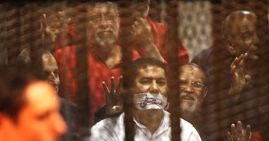 إحالة أوراق مرسى و106 آخرين بقضية الهروب من سجن وادى النطرون للمفتى