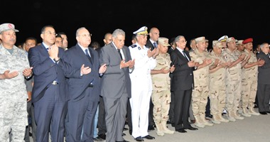 محلب ووزير الدفاع ورئيس الأركان يتقدمون الجنازة العسكرية لشهداء القضاء