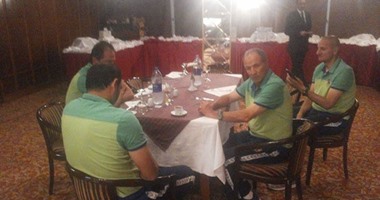 فتحى مبروك يجتمع مع معاونيه لمناقشة خطة مباراة الأفريقى التونسى
