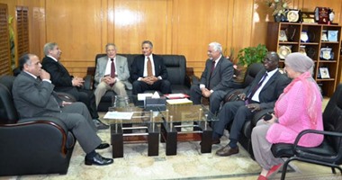 محافظ الإسماعيلية يستقبل رئيس مجلس إدارة مكتبات مصر العامة