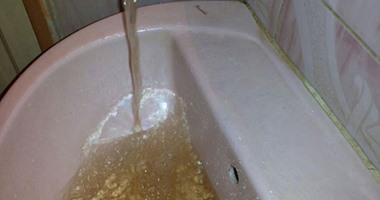 قارئ عبر "واتس آب" يشكو من تغير لون مياه الشرب للأصفر بكفر الشيخ