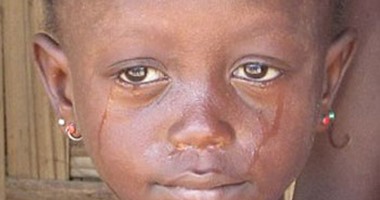 معاناة الأطفال الناجين من الإيبولا مع الجوع والفقر بغرب أفريقيا