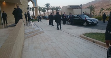 السيسى يصل مقر إقامته بالبحر الميت بعد مباحثاته مع عاهل الأردن