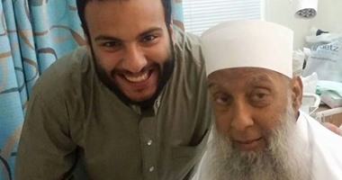 نجل الحوينى ينشر صورة مع والده أبو إسحاق بعد تحسن حالته الصحية