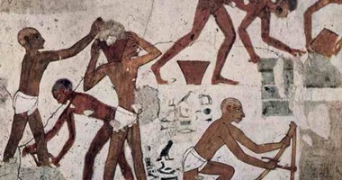 باحث أثرى: المصريون القدماء قدسوا العمل والإنتاج واحترموا العامل 