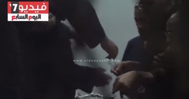 بالفيديو.. وجبة "كباب" تجمع علاء عبدالفتاح وقيادات الإخوان بـ"إهانة القضاء"