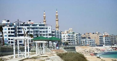 "مسجد العوام".. صلاة التراويح بين أحضان "منارة مرسى مطروح"