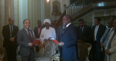 عقد شراكة بين "الإعلام" السودانية وشركة كليك لتدشين حملة النيل والصحراء