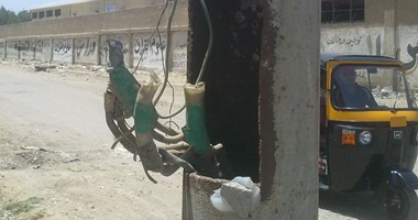 بالصور.. غرق شوارع مدينة السلام بمياه الصرف.. وكابلات كهرباء مكشوفة