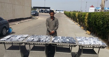 ضبط مواطن أثناء تهريبه 420 تليفونًا من الجمارك بالإسكندرية