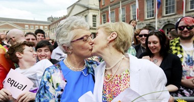 فرحة عارمة للأيرلنديين بعد الموافقة على زواج المثليين