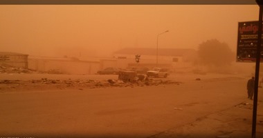 عاصفة ترابية مفاجئة تضرب شمال سيناء وتعطل عدد من الطرق بالمحافظة