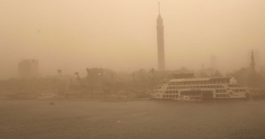 مصر تتعرض لعواصف مثيرة للأتربة وانعدام الرؤية على الطرق السريعة