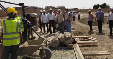 رئيس قطاع الآثار يتابع أعمال مشروع سحب المياه الجوفية بمعبد إدفو