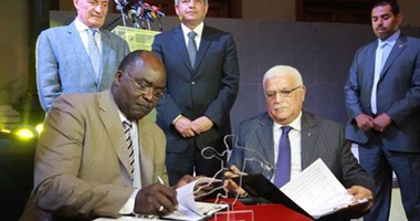 توقيع عقد استضافة البطولة الأفريقية لليد بحضور وزير الرياضة