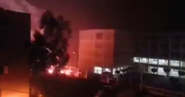 النيابة تنتقل لمعاينة موقع عقار سكنى احترق بمنشأة ناصر